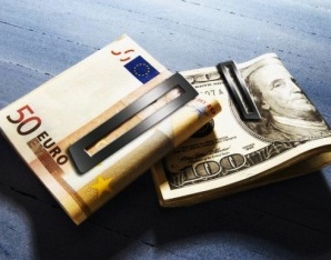 Стабильность на 10 рублей: доллар дорожает, евро дешевеет